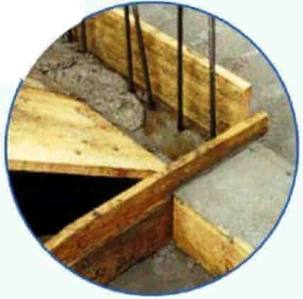 Монолитная железобетонная лестница в частном доме, опора на перекрытие