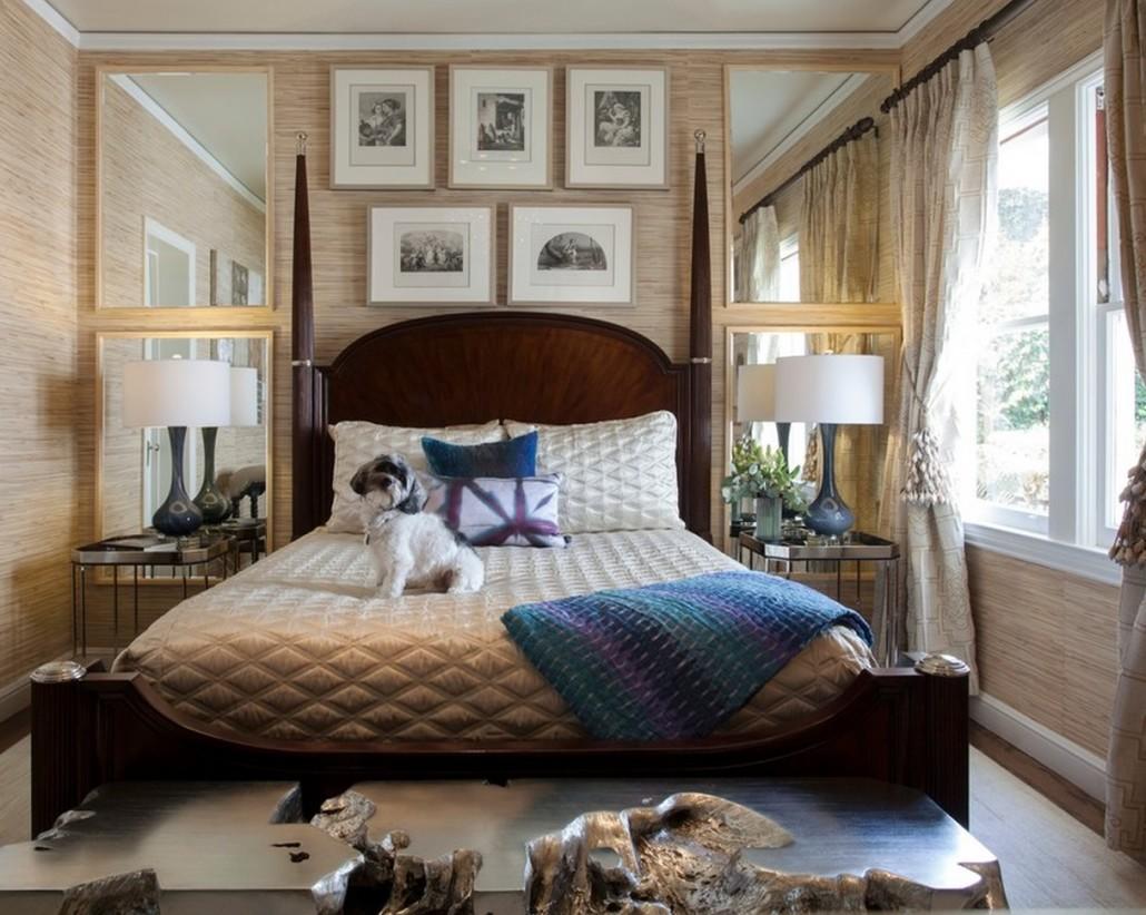 В маленькой спальне дизайнеры рекомендуют использовать зеркала и глянцевые поверхности