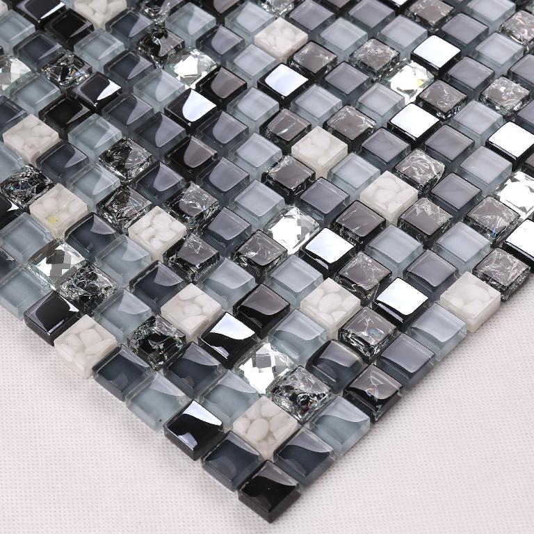 Керамическую мозаику на сетке можно использовать в любом помещении