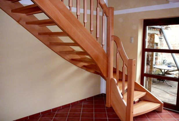 Маршевая деревянная лестница на второй этаж своими руками