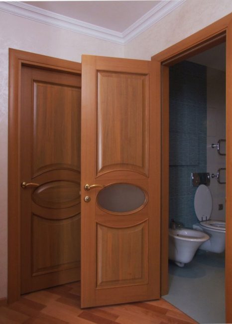 Двери для ванной и туалета должны быть влагоустойчивыми